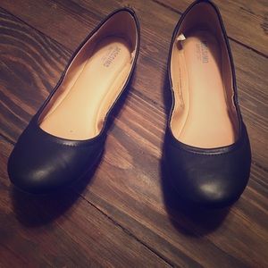 Black round toe flats!🌼🌸